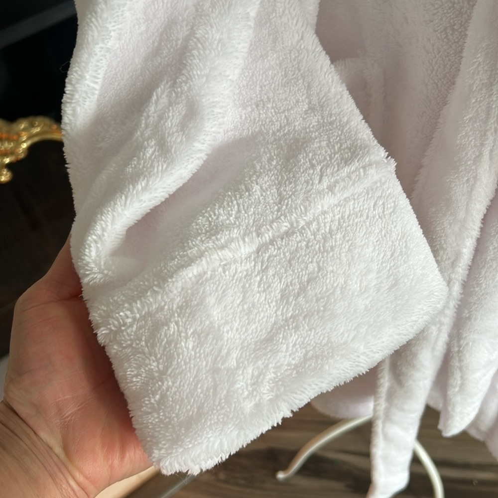 Martha Stewart Plush White Bath Robe with Belt - Picture 6 of 9